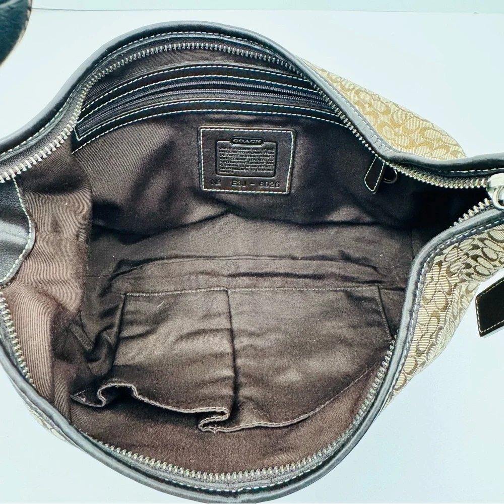 Coach Vintage Signature Soho Hobo Shoulder Bag. Iconic Coach 